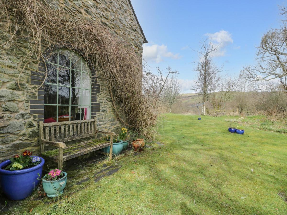 Beudy Dolpebyll Villa Llangadfan Exteriör bild